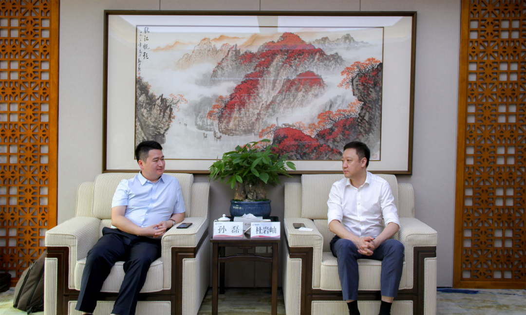 西安投資控股黨委書記、董事長(zhǎng)杜巖岫會(huì)見(jiàn)西南證券江蘇分公司副總經(jīng)理一行