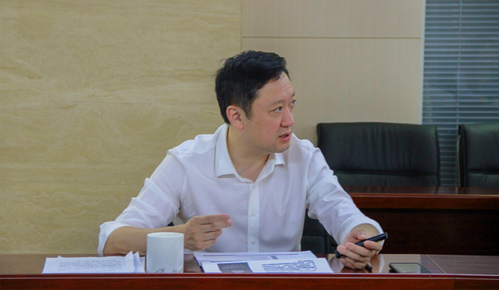 杜巖岫同志參加支部活動，為黨員講授黨課
