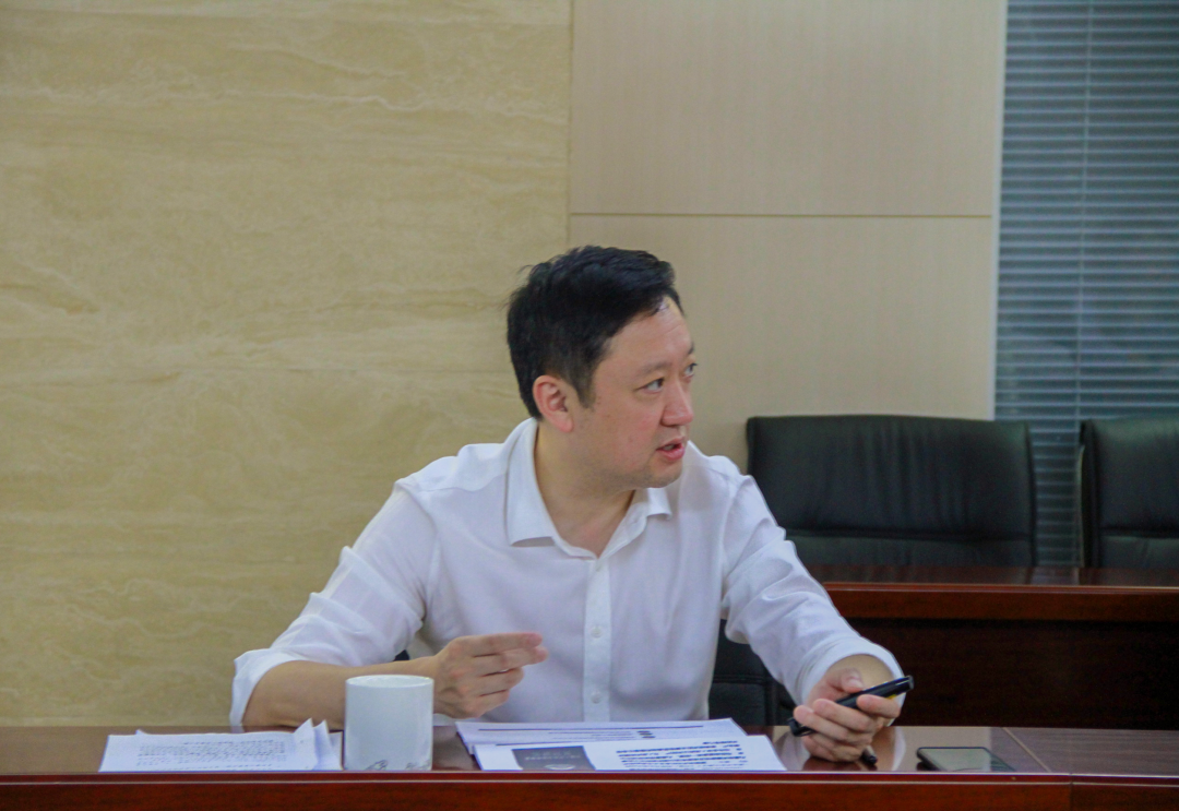 杜巖岫同志參加支部活動(dòng)，為黨員講授黨課