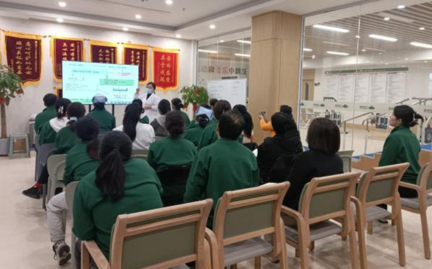 “救”在身邊！共筑服務(wù)安全——頤信養(yǎng)老舉辦急救技能培訓(xùn)